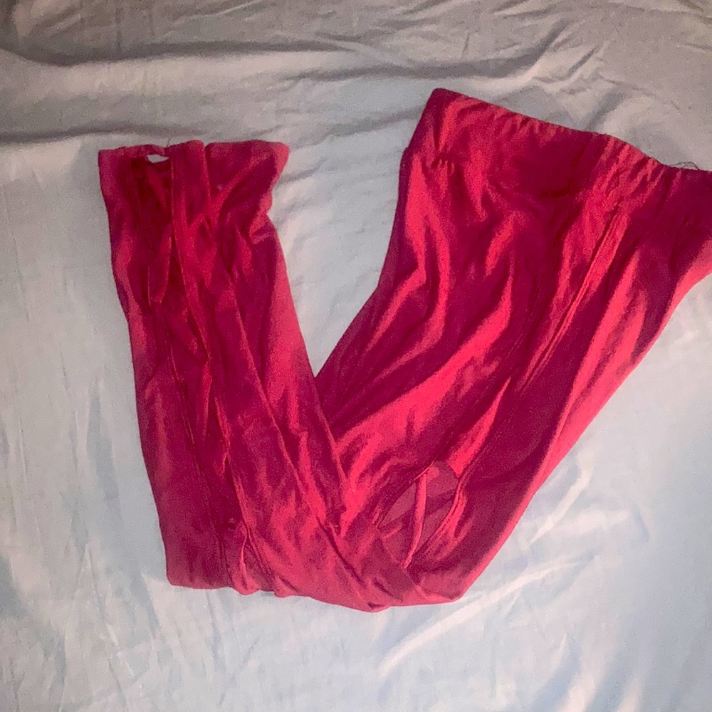 Leggings with cross cross up the side